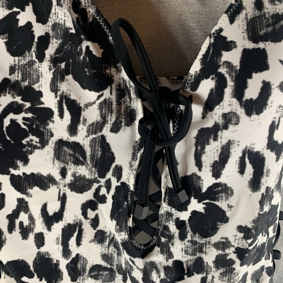 Bar III Women's Swimsuit M One Piece Lace Up Sides Animal Print Spot Garden NWT - Picture 4 of 8